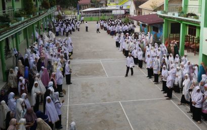 900 RATUS LEBIH PELAJAR MTs, MA, SUBULUSSALAM 2 DAN SMK AL-ITTIHAD IKUTI SIMULASI KEGIATAN MANASIK HAJI