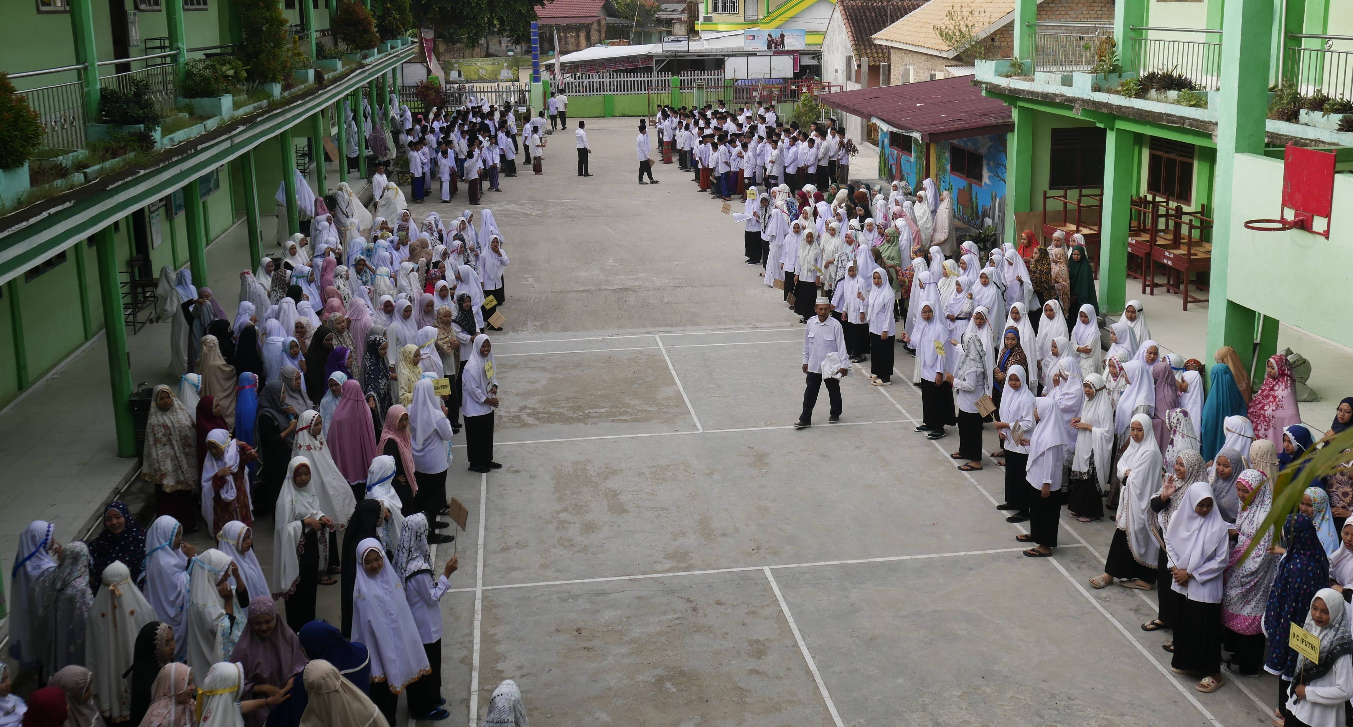900 RATUS LEBIH PELAJAR MTs, MA, SUBULUSSALAM 2 DAN SMK AL-ITTIHAD IKUTI SIMULASI KEGIATAN MANASIK HAJI 900 RATUS LEBIH PELAJAR MTs, MA, SUBULUSSALAM 2 DAN SMK AL-ITTIHAD IKUTI SIMULASI KEGIATAN MANASIK HAJI