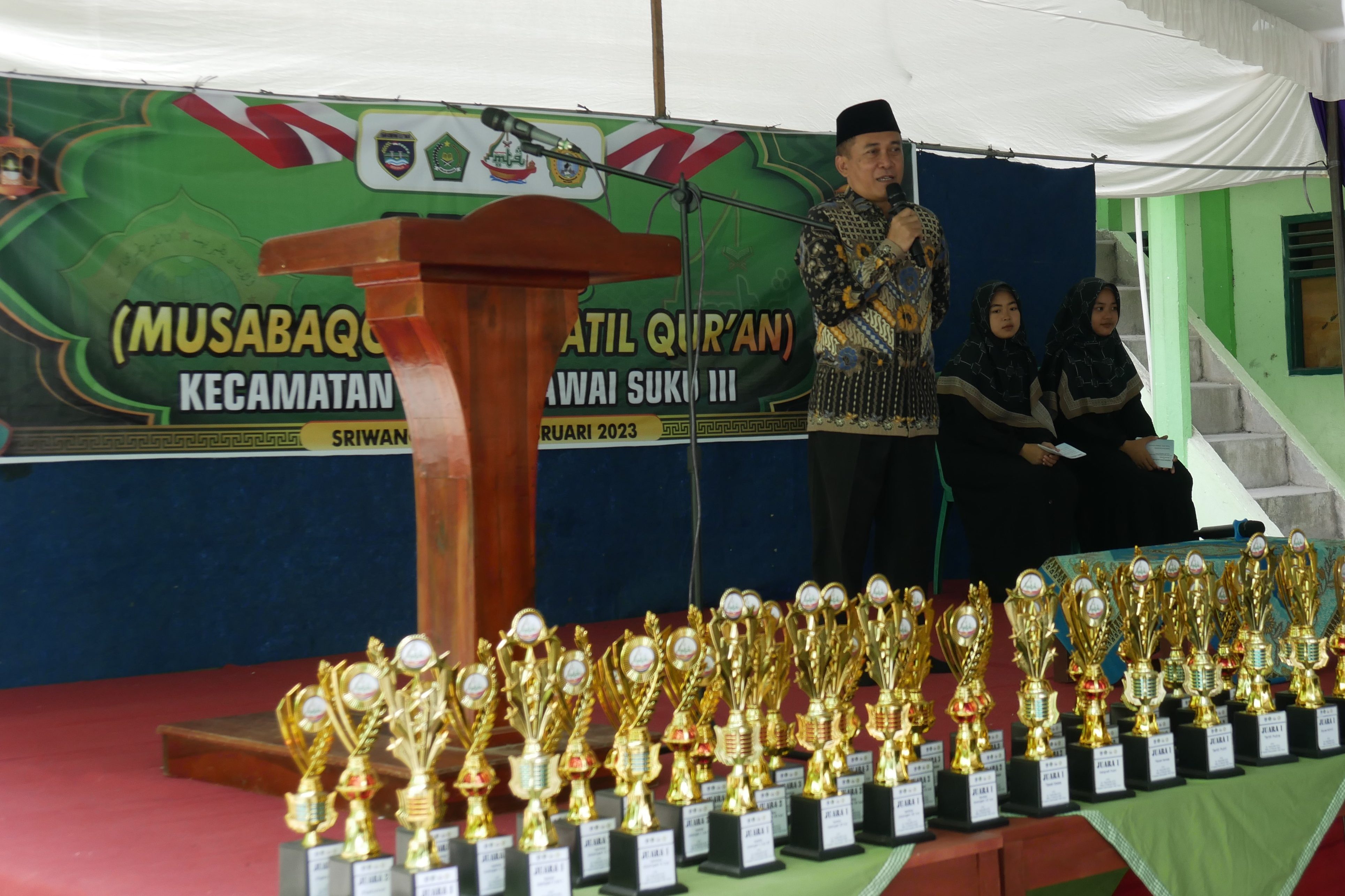 KETUA YAYASAN SUBULUSSALAM OKU TIMUR RESMI BUKA MTQ TINGKAT KECAMATAN SEMENDAWAI SUKU III KETUA YAYASAN SUBULUSSALAM OKU TIMUR RESMI BUKA MTQ TINGKAT KECAMATAN SEMENDAWAI SUKU III